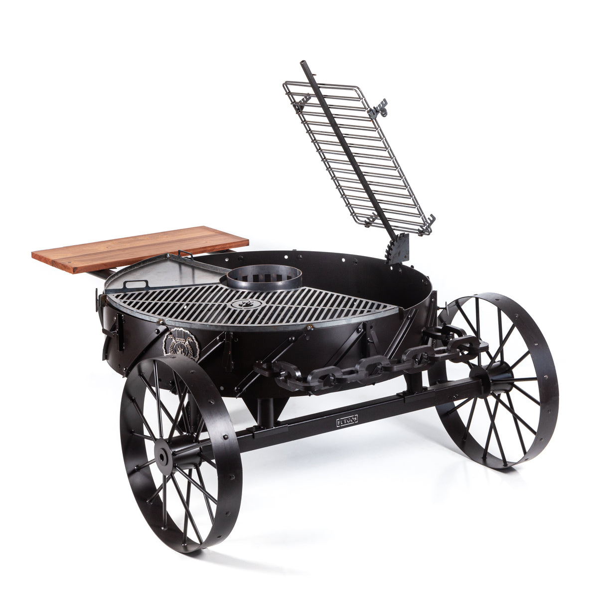 Rodeo PRO black, three-quarter front view showing the grill, griddle and brazier