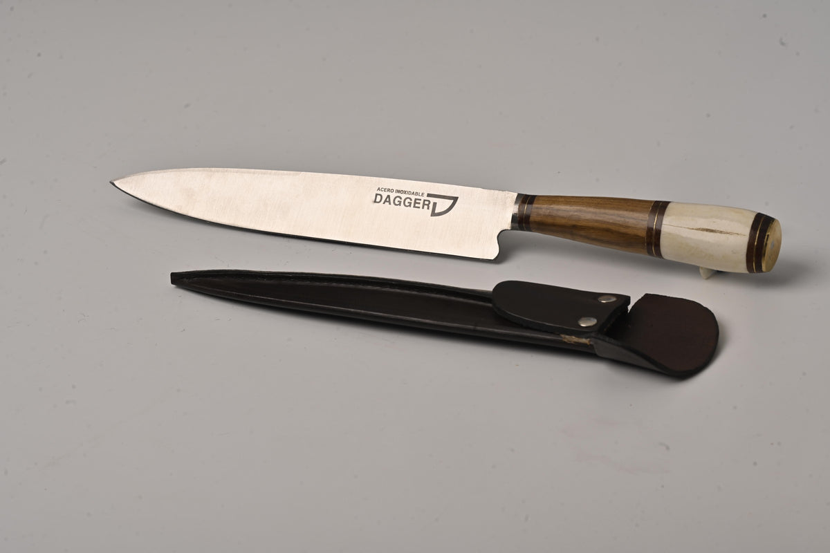 Filo y Más 20 cm wood and bone handle knife, blade detail