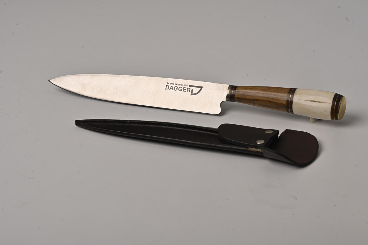 Filo y Más 20 cm wood and bone handle knife beside its sheath