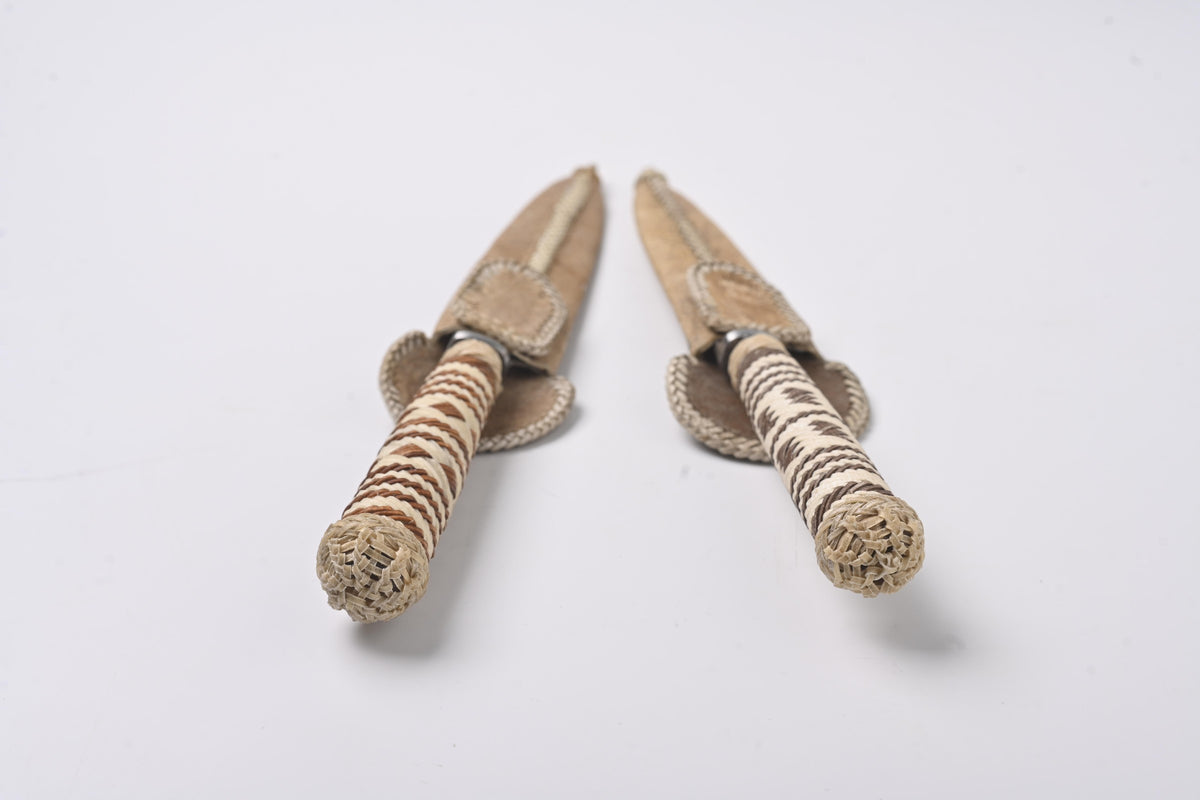 Braided leather tiento handle, close view