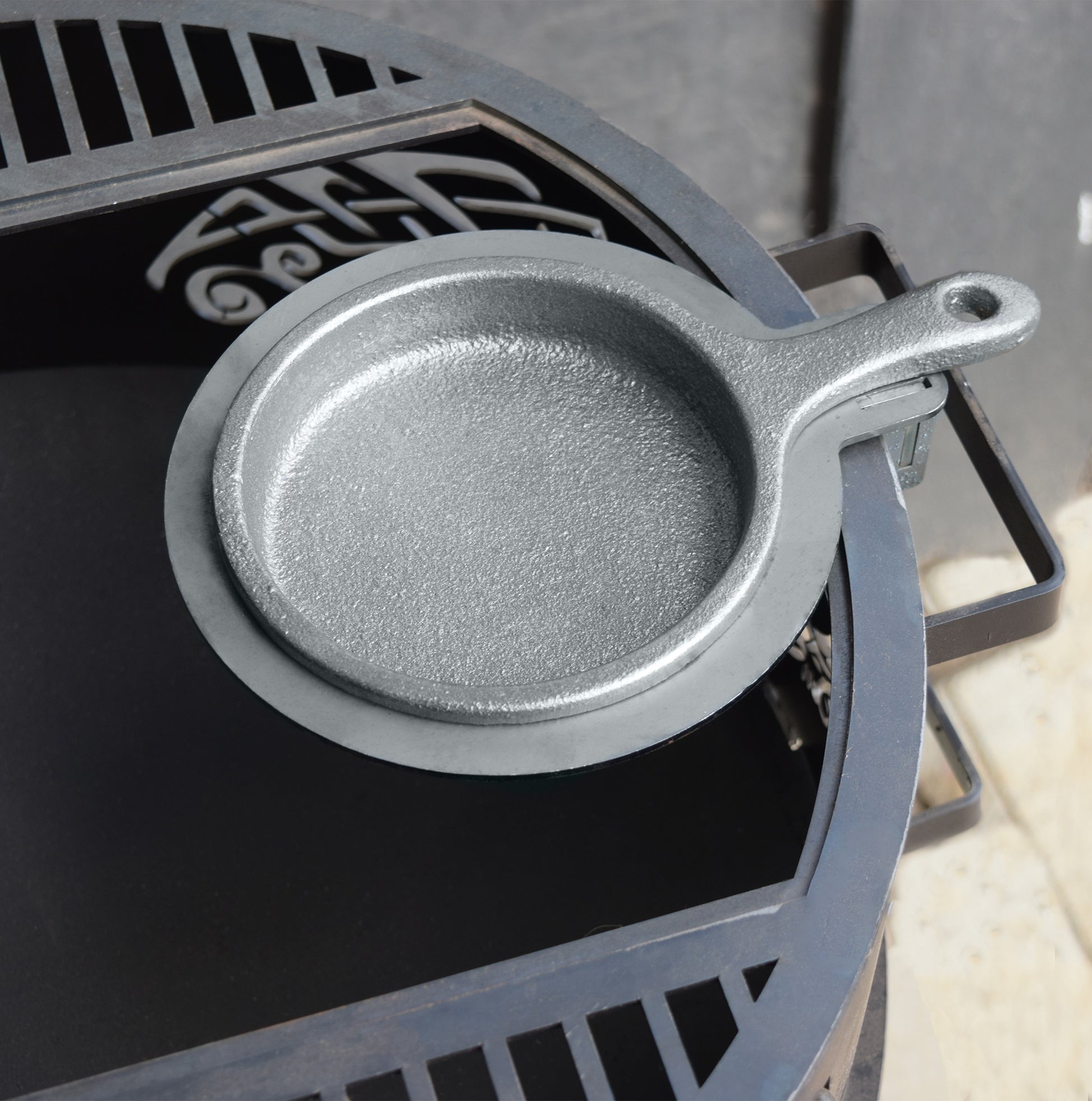Cast Iron Provoletera 1 Unit with Bracket